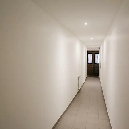 3 Bedroom Unique In Old Town 아파트 *